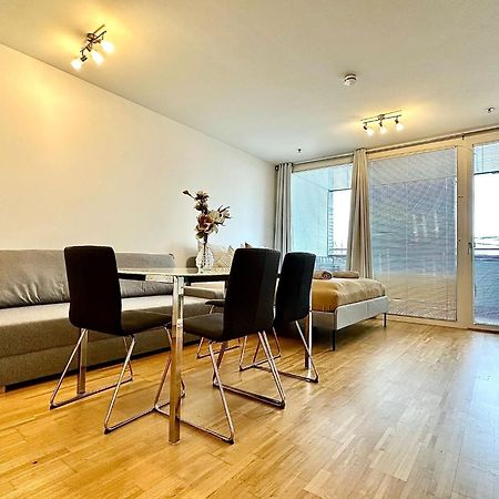 Appartement High Rise, Netflix, 2 Min To Main Station à Vienne Extérieur photo