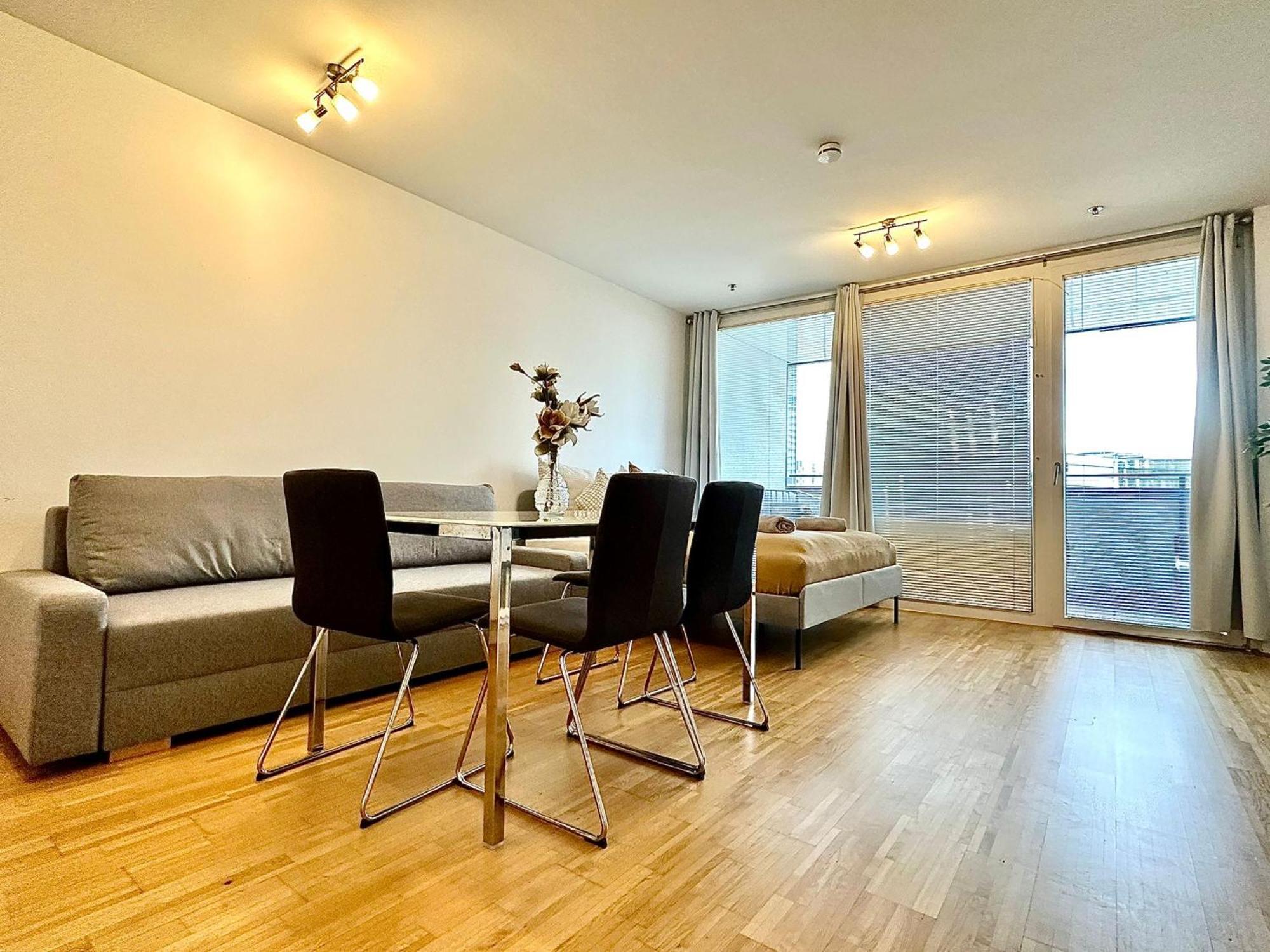 Appartement High Rise, Netflix, 2 Min To Main Station à Vienne Extérieur photo