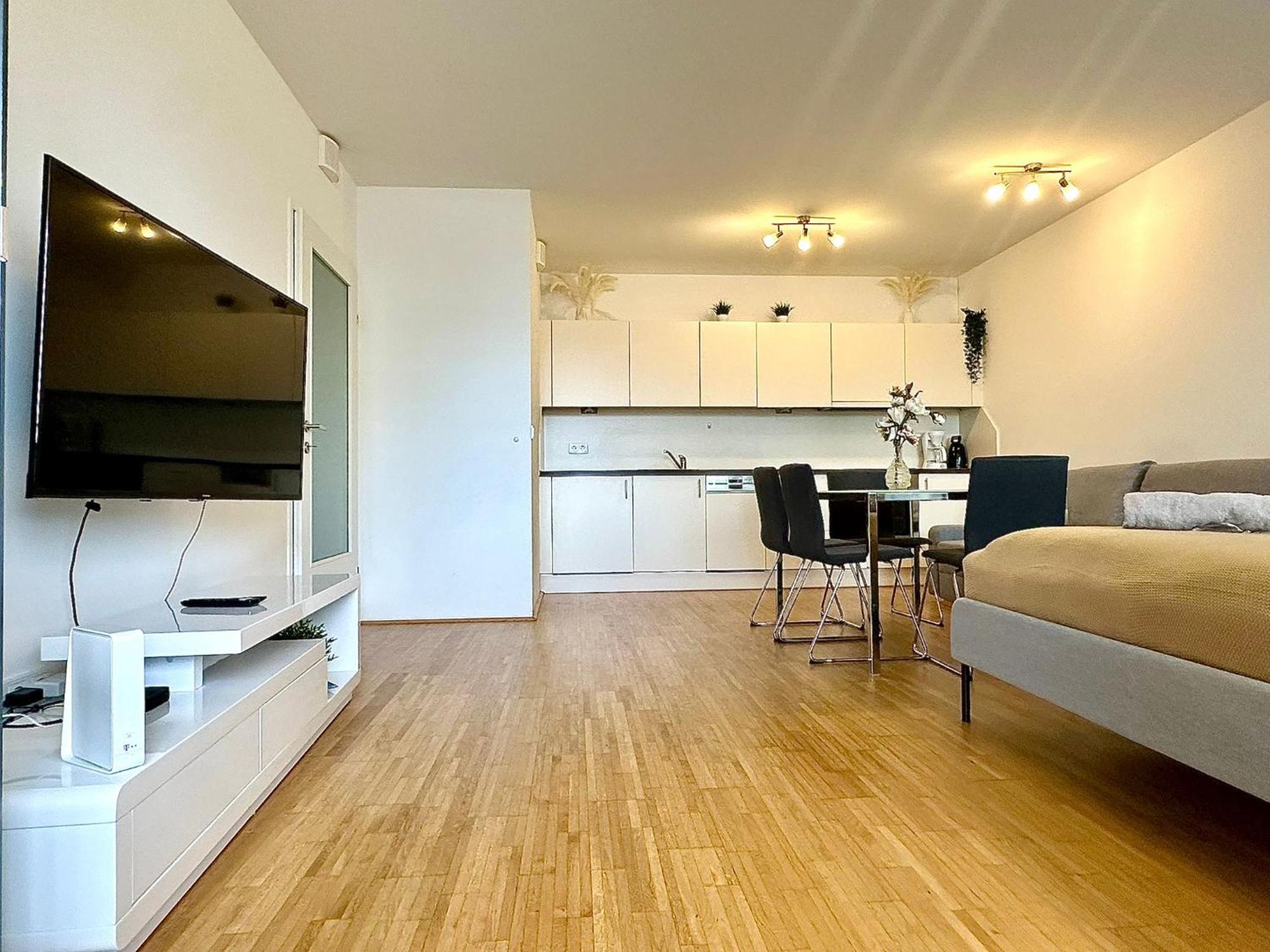 Appartement High Rise, Netflix, 2 Min To Main Station à Vienne Extérieur photo